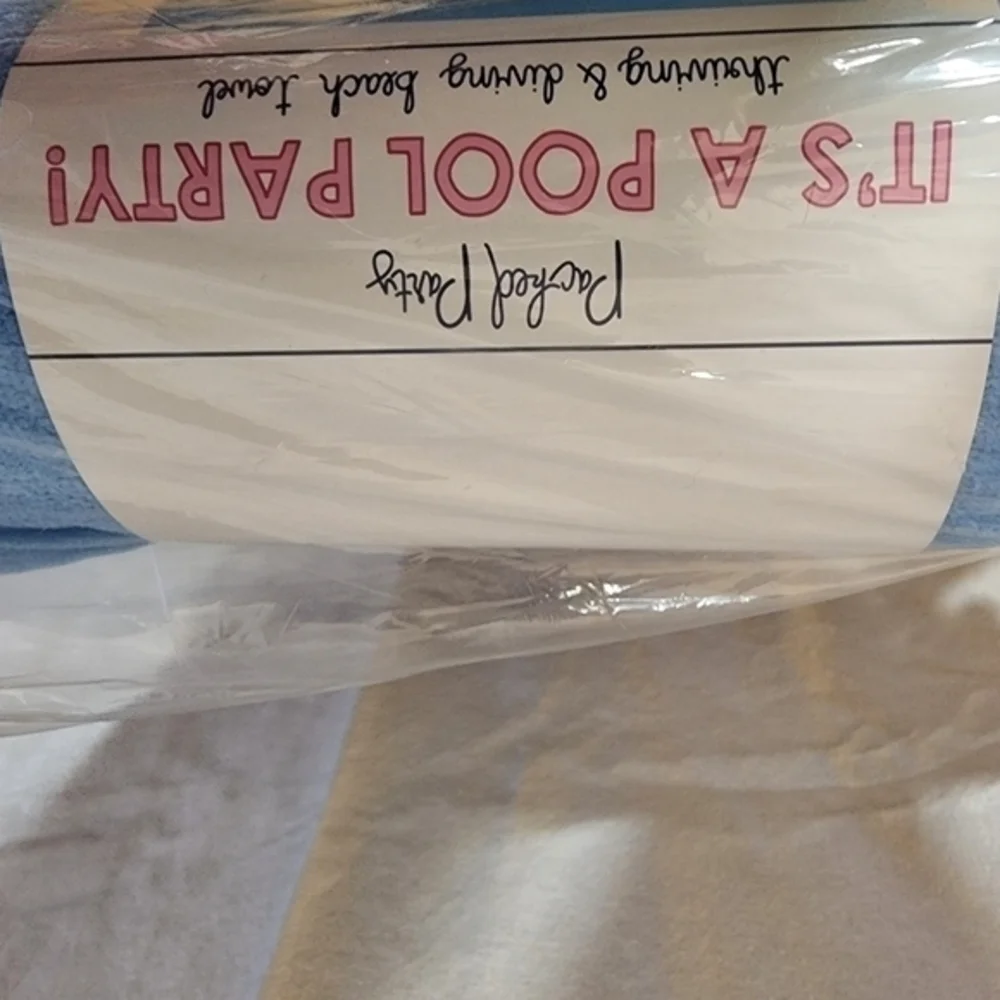 New in Package Packed Party Thriving & Diving Beach‎ Towel